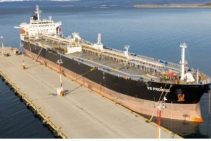 tierra-del-fuego-protesto-por-el-amarre-de-un-buque-petrolero-britanico-y-reclamo-el-fin-de-la-intervencion-nacional-sobre-su-puerto