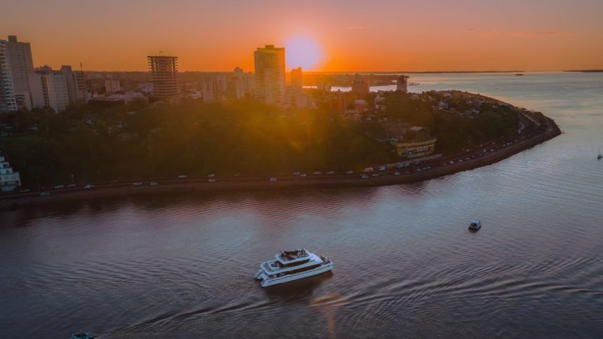 misiones-maravilla-|-atardecer-en-el-rio-en-el-catamaran:-este-sabado-29,-disfruta-una-tarde-unica-navegando-por-el-rio-parana