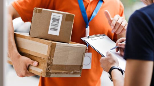 compras-por-courier-en-alza:-crecieron-mas-de-80%-y-podrian-superar-en-septiembre-todo-2025
