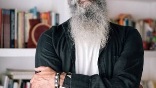 marcelo-ujte-sobre-su-primer-libro-en-rdesc:-“vine-a-traer-luz-en-toda-esta-oscuridad”