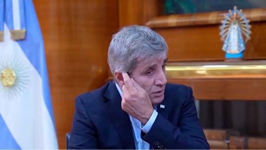 luis-caputo-volvio-a-cuestionar-al-periodismo-y-pidio-una-ley-para-castigar-“mentiras-e-injurias”