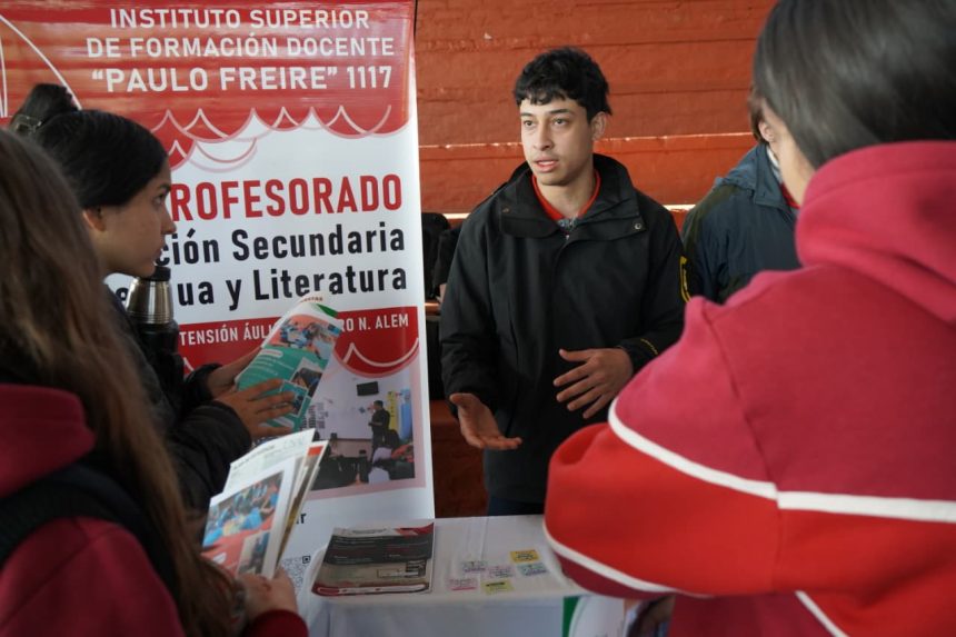 expo-carreras:-el-rotary-club-alem-reunio-propuestas-educativas-para-orientar-a-estudiantes