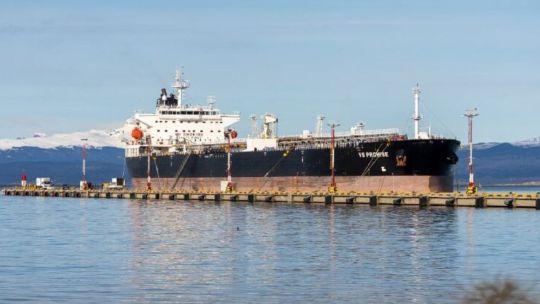 el-gobierno-justifico-el-amarre-del-buque-britanico-en-ushuaia-y-crece-la-tension-con-tierra-del-fuego