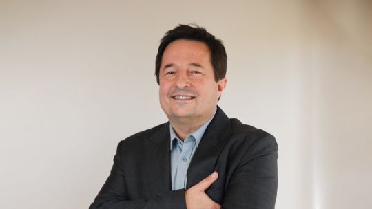 nuevo-presidente-de-la-uic:-foto-con-llaryora-y-apoyo-explicito-a-milei:-“no-es-una-crisis,-sino-un-cambio-profundo”