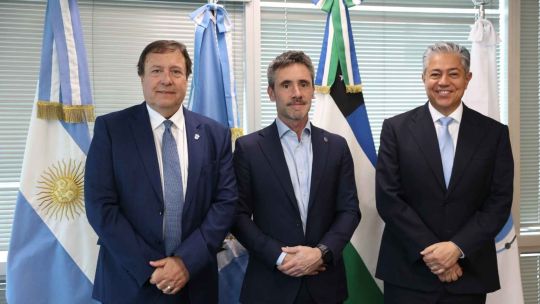 conectividad-en-vaca-muerta-y-alto-valle:-rio-negro-y-neuquen-sellan-un-acuerdo-estrategico-con-el-cfi