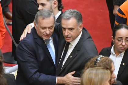 a-pedido-de-alvaro-delgado,-yamandu-orsi-postergo-“sin-fecha”-la-reunion-de-lideres-politicos-prevista-para-el-jueves