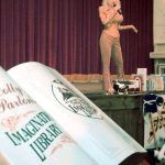 muere-dolly-parton:-la-fabulosa-vida-de-una-de-las-estrellas-mas-queridas-en-imagenes