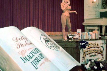muere-dolly-parton:-la-fabulosa-vida-de-una-de-las-estrellas-mas-queridas-en-imagenes