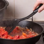 cientificos-alertan-por-sustancias-toxicas-en-utensilios-de-plastico-negro