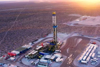 vaca-muerta-mueve-mas-de-4.000-camiones-de-arena-por-mes-para-sostener-el-boom-energetico