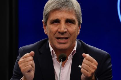 javier-milei-y-sus-medidas,-en-vivo:-el-ministro-luis-caputo-hace-anuncios-economicos-en-la-previa-de-una-sesion-clave-en-el-congreso