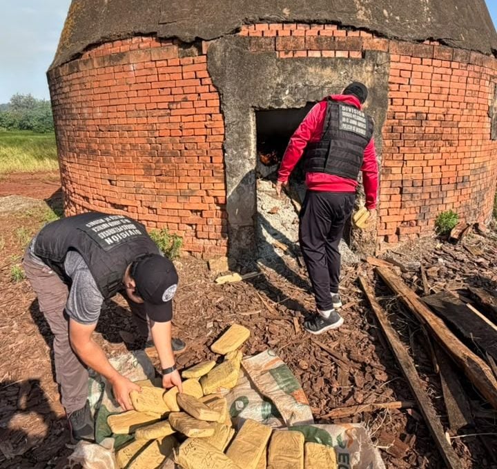 la-policia-quemo-mas-de-700-kilos-de-droga-incautada-en-misiones
