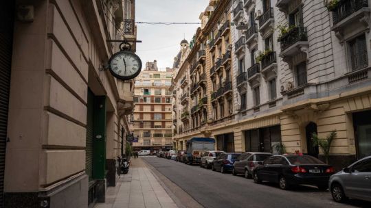 el-“oasis-parisino”-del-centro-porteno-se-despierta:-la-movida-cultural-que-busca-revivir-el-pasaje-rivarola