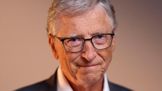 bill-gates-alerta-sobre-los-peligros-de-la-inteligencia-artificial:-bioterrorismo-y-millones-de-empleos-en-riesgo