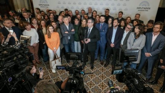 los-bloques-opositores-se-unieron-en-diputados-para-anunciar-una-sesion-especial-por-endeudamiento-y-discapacidad
