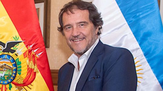 exembajador-de-bolivia:-“se-estan-investigando-envios-de-cerimedo-de-cientos-millones-de-dolares-del-presupuesto-boliviano-afuera-del-pais”
