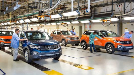 rdc:-volkswagen-prepara-un-fuerte-ajuste-y-la-crisis-automotriz-alemana-amenaza-con-golpear-a-espana