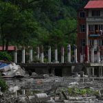 nepal:-las-distintas-teorias-sobre-que-provoco-la-devastadora-inundacion-en-la-frontera-con-china