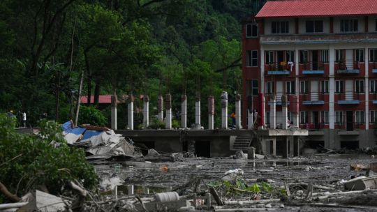 nepal:-las-distintas-teorias-sobre-que-provoco-la-devastadora-inundacion-en-la-frontera-con-china