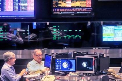 el-dolar-oficial-marco-un-nuevo-record-y-el-riesgo-pais-trepo-a-515-puntos