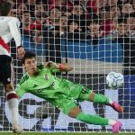 river,-eliminado-de-la-copa-sudamericana:-independiente-santa-fe-le-gano-en-el-monumental-en-una-dramatica-definicion-por-penales