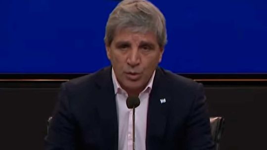 “justicia-social”:-caputo-utilizo-un-concepto-peronista-para-defender-los-creditos-hipotecarios