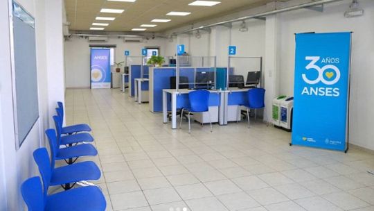 anses-continua-con-el-cronograma-este-jueves-27-de-agosto:-quienes-cobran-sus-haberes-y-prestaciones