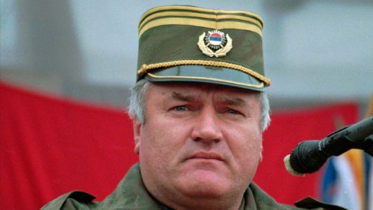 murio-ratko-mladic,-el-“carnicero-de-bosnia”-condenado-por-genocidio-y-la-masacre-de-srebrenica