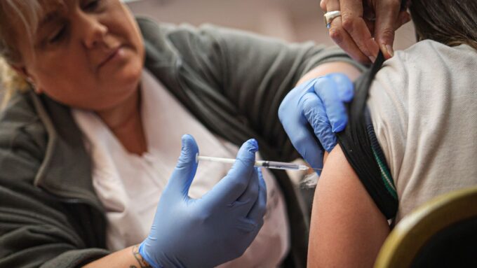 la-ministra-de-salud-publica-dijo-que-la-semana-que-viene-se-anunciaran-nuevas-edades-para-recibir-vacuna-gratuita-contra-el-meningococo