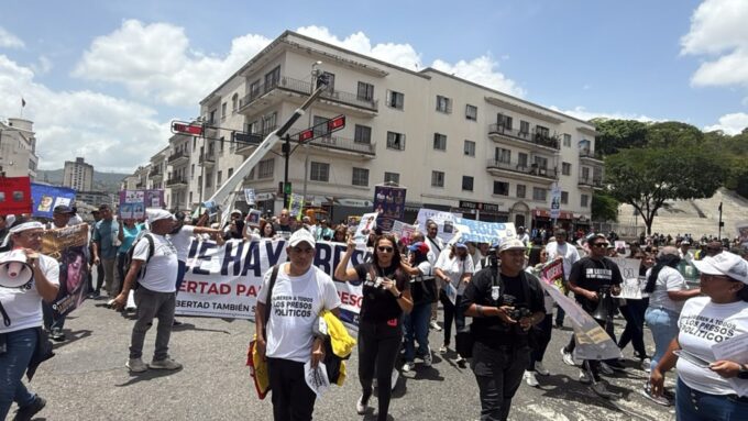 protesta-en-miraflores-termina-en-“burla-oficial”-a-familiares-de-presos-politicos