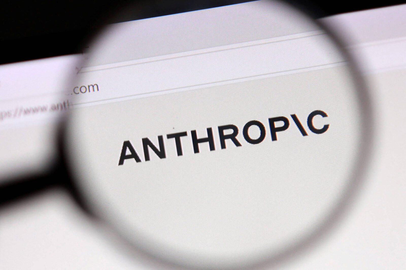 veja-casos-em-que-a-anthropic-diz-que-claude-foi-usado-para-armas,-espionagem-e-golpes