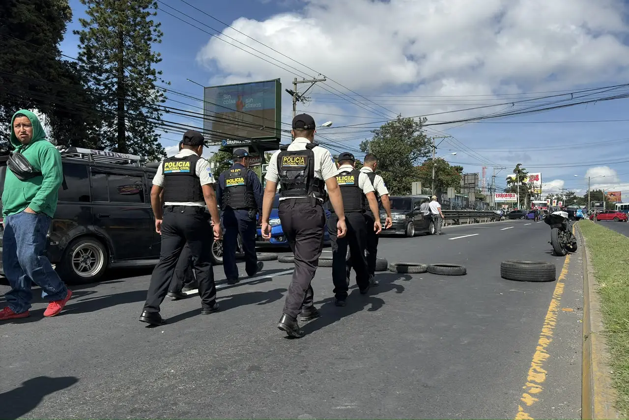 restablecen-circulacion-vehicular-en-guatemala-tras-bloqueos-por-alza-en-precios-de-combustibles