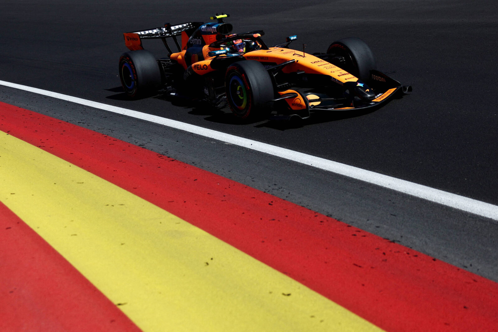 lando-norris,-da-mclaren,-e-o-pole-position-do-gp-da-espanha-de-f1