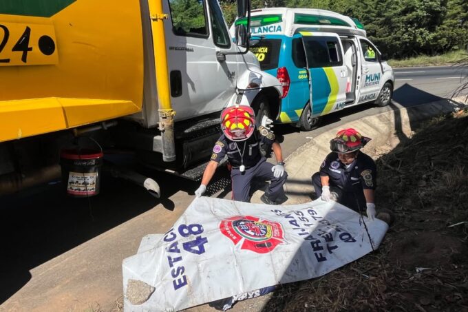 fallecimiento-de-trabajador-y-camion-varado-generan-complicaciones-en-carretera-a-el-salvador