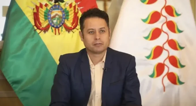 lara:-si-hay-revocatorio,-voy-a-pedir-el-voto-contra-mi-y-paz,-porque-es-un-corrupto-que-destruye-al-pais