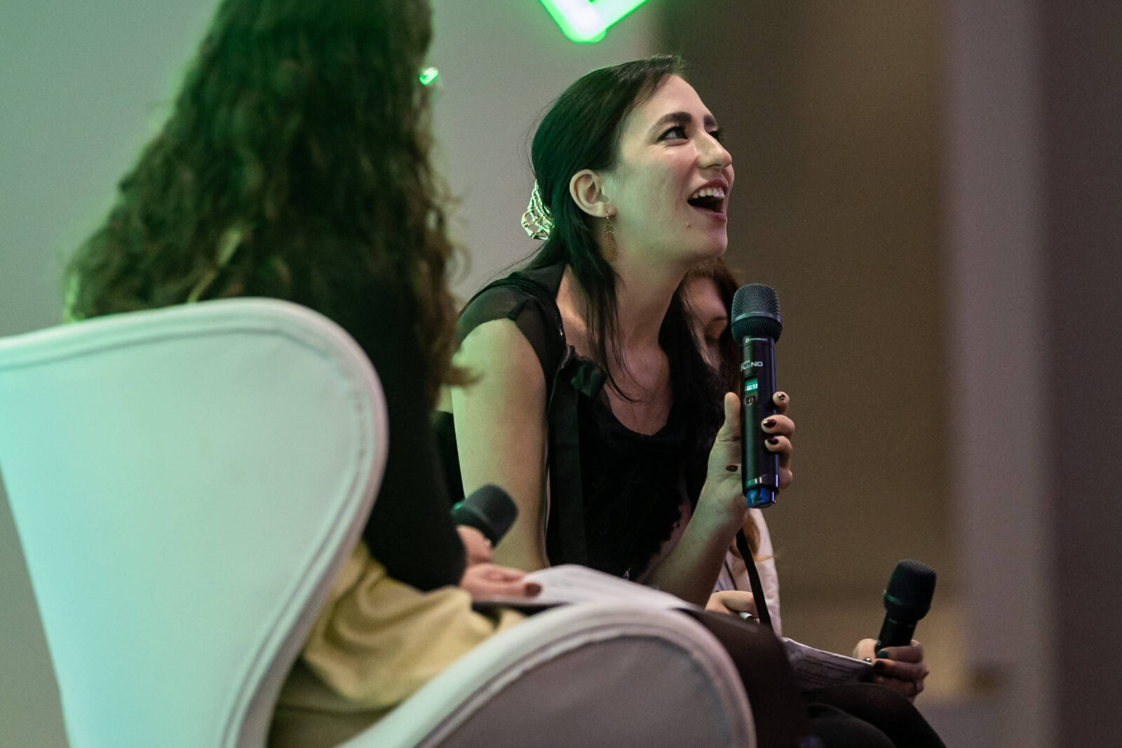 senlinyu-chora-ao-falar-da-fantasia-‘alchemised’-na-bienal-do-livro-de-sao-paulo