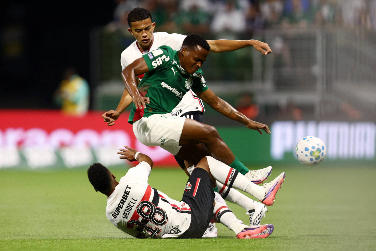 palmeiras-bate-o-sao-paulo,-recupera-a-lideranca-do-brasileiro-e-agora-torce-pelo-corinthians