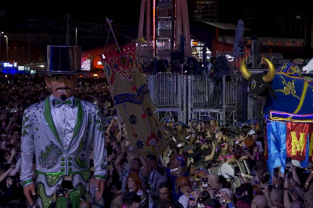joao-gomes-faz-cortejo-com-frevo,-maracatu-e-bonecos-de-olinda-no-rock-in-rio