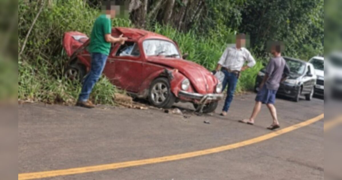 mulher-fica-ferida-apos-capotamento-de-fusca-em-rodovia-de-ivaipora