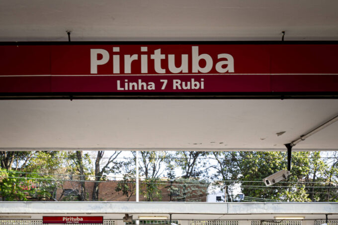 trens-da-linha-7-rubi-vao-funcionar-com-lentidao-neste-domingo-(13)-para-retirada-arvore-dos-trilhos