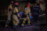 bombeiros-resgatam-corpo-soterrado-apos-queda-de-predio-na-zona-leste-de-sp;-mortos-chegam-a-tres