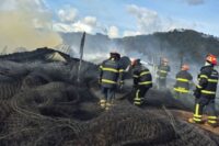 incendio-en-bodega-de-fabrica-de-colchones-deja-danos-materiales-en-la-ruta-interamericana