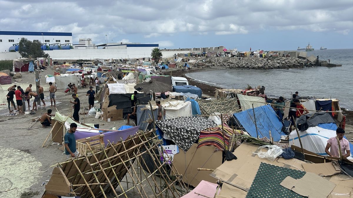 crece-el-miedo-en-ceuta:-los-inmigrantes-ilegales-toman-otra-playa-para-construir-mas-asentamientos