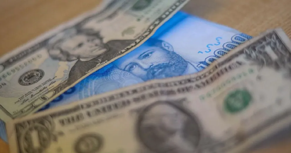 dolar-repunta-con-fuerza-hacia-los-$940-tras-caida-del-precio-del-cobre