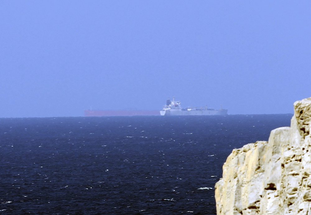 iran-y-oman-anuncian-acuerdo-para-nuevas-rutas-de-navegacion-en-ormuz,-sin-reapertura-inminente