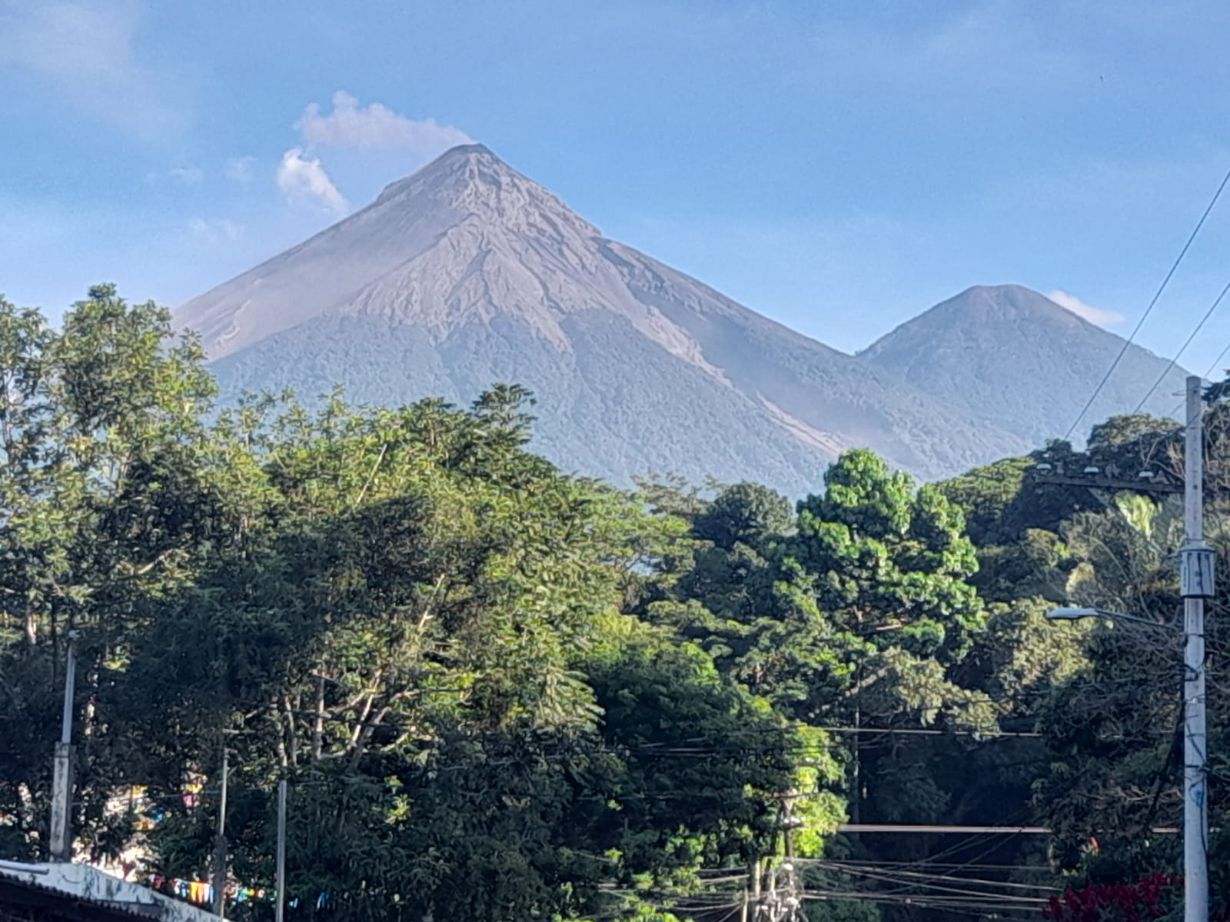 volcanes-de-fuego-y-santiaguito-mantienen-fuerte-actividad;-conred-e-inguat-sugieren-evitar-riesgos