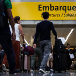 suspensao-de-ate-1-ano-e-multa-para-passageiros-de-aviao-comecam-na-segunda-(14);-confira-regras