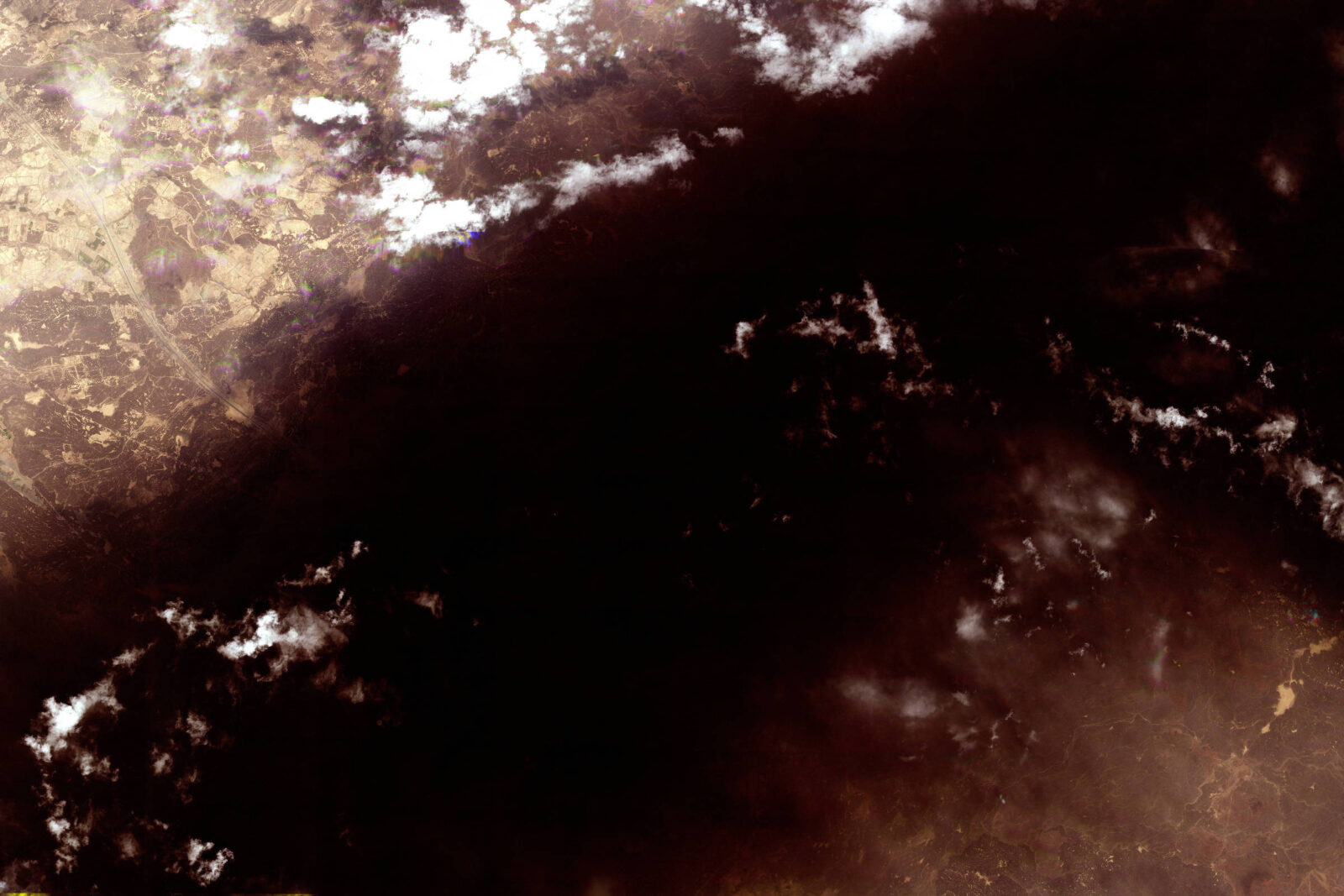 ataques-em-ormuz-e-na-arabia-saudita-soam-alerta;-expansao-da-guerra-afeta-abastecimento-de-petroleo