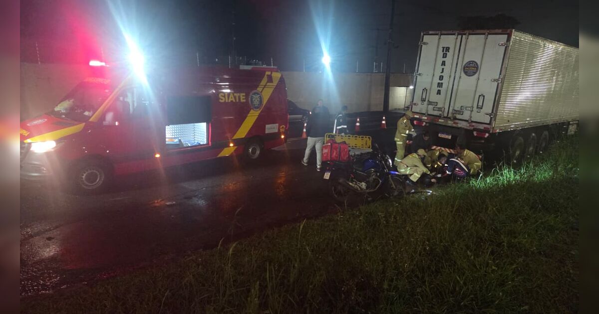 entregador-sofre-ferimentos-apos-acidente-em-apucarana;-motorista-de-carro-fugiu-do-local