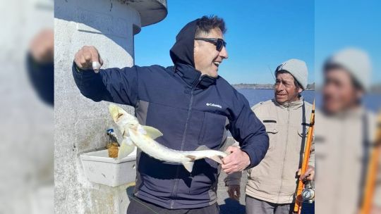 otra-vez-aparecio-un-esturion-en-el-rio-de-la-plata:-lo-pescaron-mientras-buscaban-pejerreyes